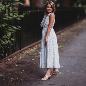 Storia Floral V-Neck Dress